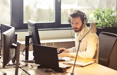 HAFÐU SAMBAND VIÐ OKKUR HAFÐU SAMBAND VIÐ OKKUR